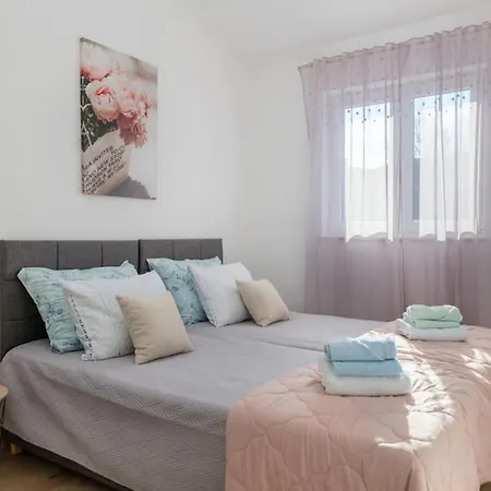 別荘 Casa Astra By Briskva